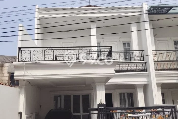 For Sale! Premium House LT 153m2 Desain Elegan di Meruya For Sale! Premium House LT 153m2 Desain Elegan di Meruya