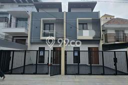 Rumah Luas Asri 3 KT Siap Huni di Meruya Jakarta Barat Rumah Luas Asri 3 KT Siap Huni di Meruya Jakarta Barat