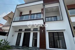 Rumah Mewah LB 280m2 Siap Pakai Desain Elegan di BSD Nusaloka, Tangerang Rumah Mewah LB 280m2 Siap Pakai Desain Elegan di BSD Nusaloka, Tangerang