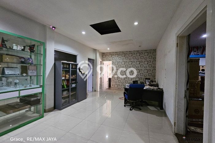 Unit Ruko Dijual di Denpasar Barat Denpasar Luas Tanah 240m2, Luas Bangunan 542m2 Unit Ruko Dijual di Denpasar Barat Denpasar Luas Tanah 240m2, Luas Bangunan 542m2