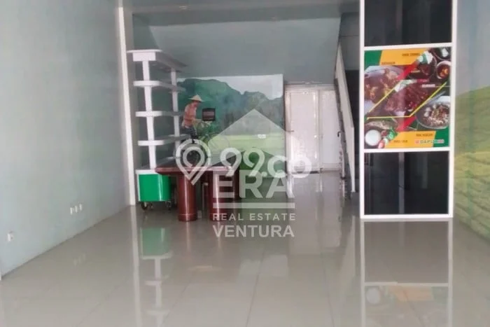 Ruko Area Perdagangan di Singosari, Luas 216m2m², Siap Operasi Ruko Area Perdagangan di Singosari, Luas 216m2m², Siap Operasi