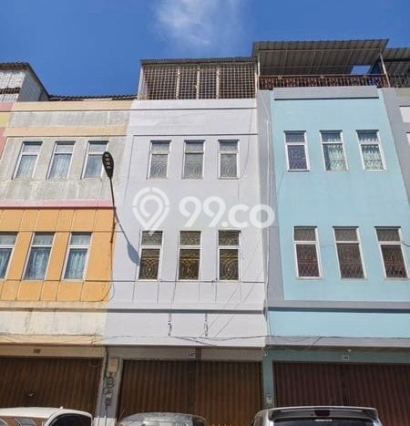 Ruko Dijual di Jakarta Barat LT 67m2 & LB 200m2 Lokasi Terbaik! Ruko Dijual di Jakarta Barat LT 67m2 & LB 200m2 Lokasi Terbaik!