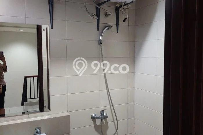 Rumah sewa siap huni 5 Kamar Tidur di BSD Eminent, Tangerang Rumah sewa siap huni 5 Kamar Tidur di BSD Eminent, Tangerang