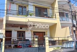 PROPERTI PILIHAN! Rumah di Pulomas, Luas 160m² Bangunan 300m² PROPERTI PILIHAN! Rumah di Pulomas, Luas 160m² Bangunan 300m²