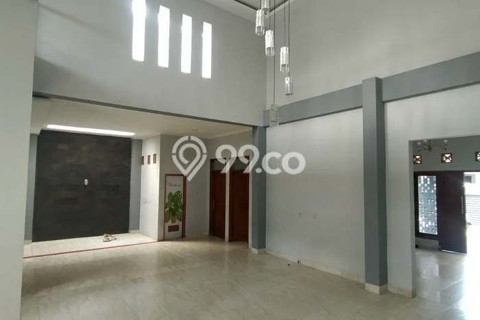 Disewakan! Rumah 5 Kamar Tidur &
3 Kamar Mandi di Pasteur, Bandung Disewakan! Rumah 5 Kamar Tidur &
3 Kamar Mandi di Pasteur, Bandung