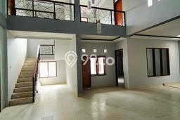 Disewakan! Rumah 5 Kamar Tidur &
3 Kamar Mandi di Pasteur, Bandung Disewakan! Rumah 5 Kamar Tidur &
3 Kamar Mandi di Pasteur, Bandung