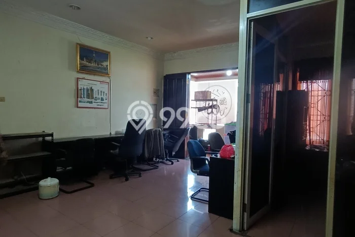 Disewakan Rumah Murah di Tomang Jakarta Barat dengan 4 Kamar Tidur Disewakan Rumah Murah di Tomang Jakarta Barat dengan 4 Kamar Tidur