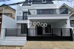 Rumah di Bintaro, LT 180m², LB 304m² Rumah di Bintaro, LT 180m², LB 304m²