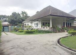 Rumah Elit LB 700m2 Siap Huni Desain Elegan di Sayap Dago, Bandung Rumah Elit LB 700m2 Siap Huni Desain Elegan di Sayap Dago, Bandung