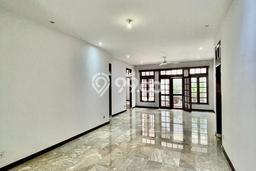 Ready to Use! Premium House LT 270m2 Desain Elegan di Cipete Ready to Use! Premium House LT 270m2 Desain Elegan di Cipete