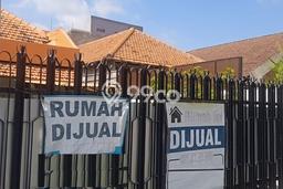 For Sale! Luxury House LT 300m2 Desain Modern di Ketintang For Sale! Luxury House LT 300m2 Desain Modern di Ketintang
