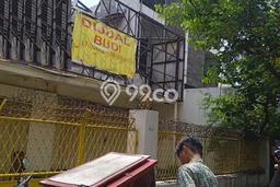 Ruko Dijual di Genteng LT 324m2, LB 310m2 untuk Investasi Ruko Dijual di Genteng LT 324m2, LB 310m2 untuk Investasi