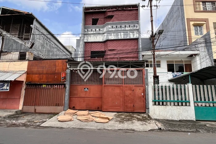 Rumah Strategis Modern Lb 250m2 di Simokerto, Surabaya Rumah Strategis Modern Lb 250m2 di Simokerto, Surabaya
