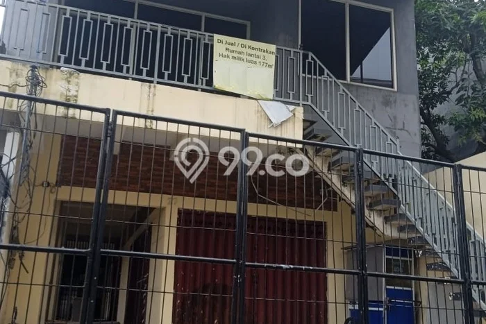 Rumah Bagus Siap Pakai Di Wonocolo Luas 180m2 Aman Rumah Bagus Siap Pakai Di Wonocolo Luas 180m2 Aman