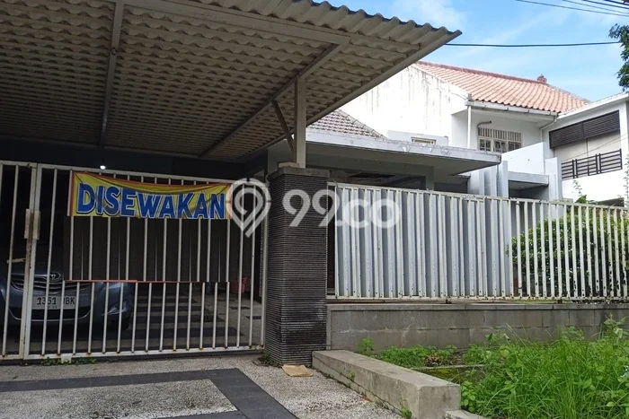 Disewakan Hunian Konsep Minimalis di Wonokromo Surabaya dengan 5 Kamar Disewakan Hunian Konsep Minimalis di Wonokromo Surabaya dengan 5 Kamar
