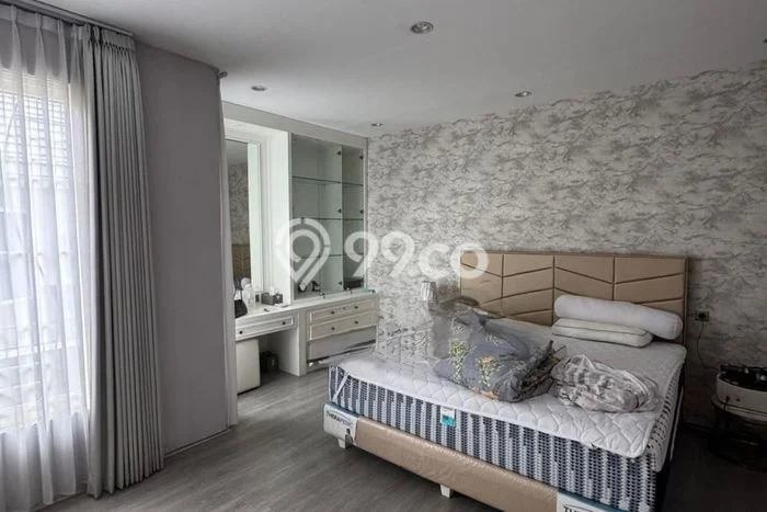 Disewakan Rumah Murah di Citraland Surabaya dengan 4 KT Disewakan Rumah Murah di Citraland Surabaya dengan 4 KT