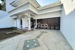 Rumah sewa siap pakai 4 KT di Citraland, Surabaya Rumah sewa siap pakai 4 KT di Citraland, Surabaya