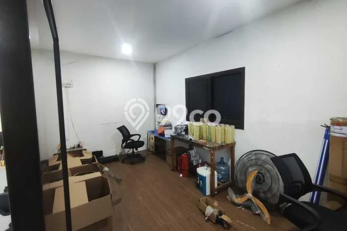 Unit Gudang Paling Strategis di Cipondoh Tangerang dengan LB 600m2 Unit Gudang Paling Strategis di Cipondoh Tangerang dengan LB 600m2