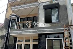 Rumah Luas Asri 4 KT Siap Huni di BSD Tangerang Rumah Luas Asri 4 KT Siap Huni di BSD Tangerang