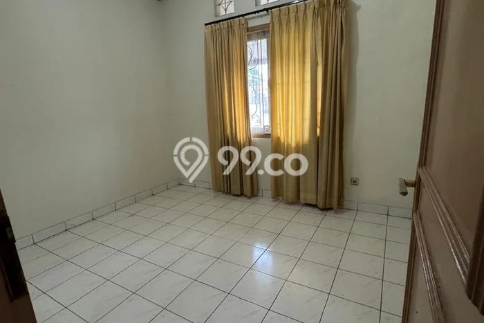 Disewakan! Rumah 4 Kamar Tidur &
3 Kamar Mandi di BSD Anggrek Loka, Tangerang Disewakan! Rumah 4 Kamar Tidur &
3 Kamar Mandi di BSD Anggrek Loka, Tangerang