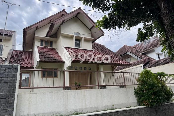 Disewakan! Rumah 4 Kamar Tidur &
3 Kamar Mandi di BSD Anggrek Loka, Tangerang Disewakan! Rumah 4 Kamar Tidur &
3 Kamar Mandi di BSD Anggrek Loka, Tangerang