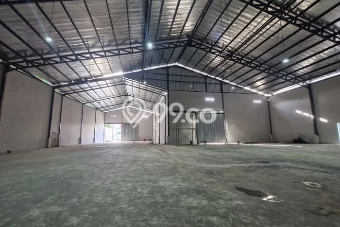 Unit Gudang Paling Strategis di Ngaliyan Semarang dengan LB 1300m2 Unit Gudang Paling Strategis di Ngaliyan Semarang dengan LB 1300m2