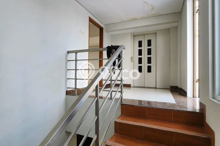 Jual Rumah Mewah Elegan Dengan View Cantik di Daan Mogot, Jakarta Barat Jual Rumah Mewah Elegan Dengan View Cantik di Daan Mogot, Jakarta Barat