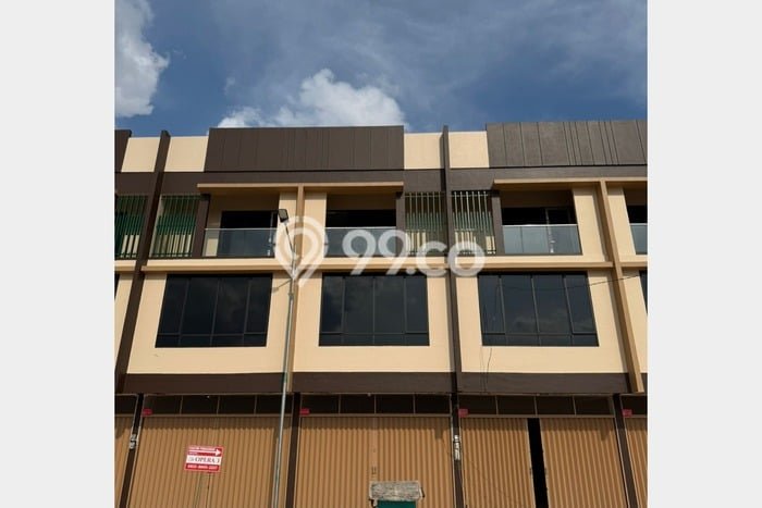 Ruko Disewa di Batam dengan LB 240m2 Area Komersial Ramai Ruko Disewa di Batam dengan LB 240m2 Area Komersial Ramai