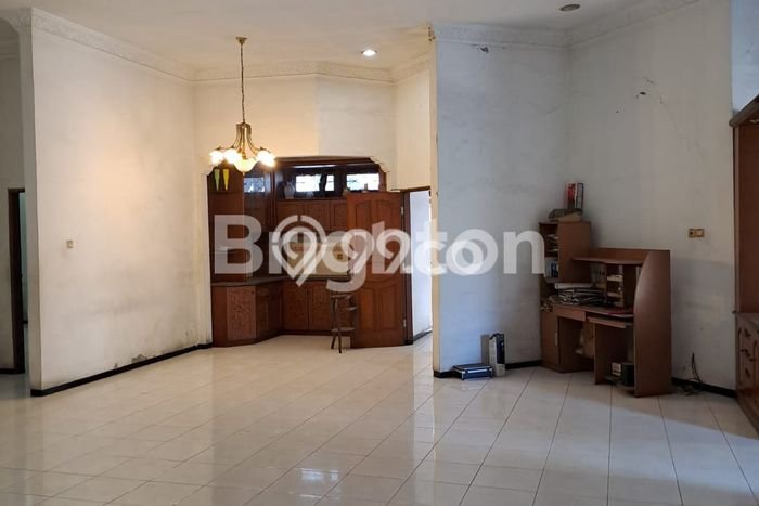 Dijual Rumah Premium dengan Fasilitas Sekitar Lengkap di Sukolilo, Surabaya Dijual Rumah Premium dengan Fasilitas Sekitar Lengkap di Sukolilo, Surabaya