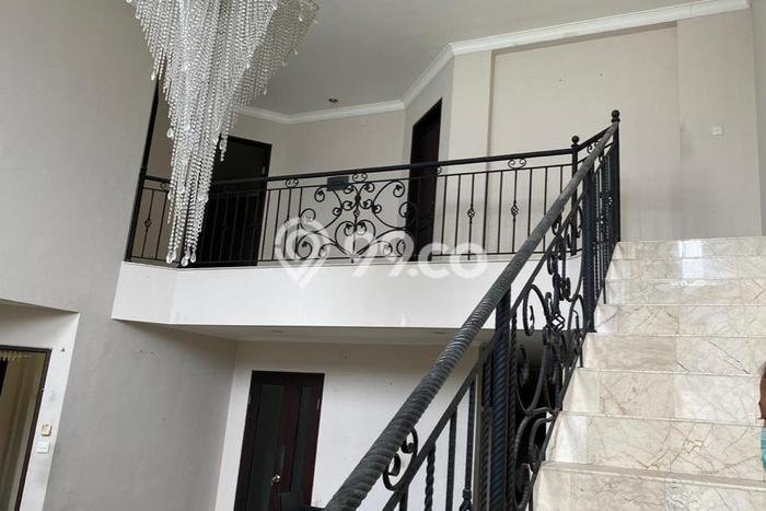 Rumah di Kerobokan Kaja, Badung, Luas 240m² Bangunan 456m² Rumah di Kerobokan Kaja, Badung, Luas 240m² Bangunan 456m²