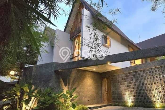 Rumah Nyaman dengan Luas Tanah 180m2m² dan Luas Bangunan 244m2m² di Area , Badung Rumah Nyaman dengan Luas Tanah 180m2m² dan Luas Bangunan 244m2m² di Area , Badung
