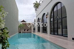 Rumah di Canggu, Badung, Luas 200m² LB 194m² Rumah di Canggu, Badung, Luas 200m² LB 194m²