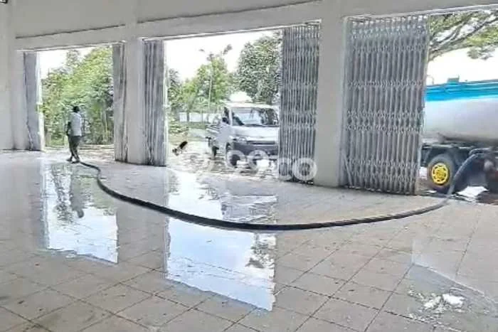 Gudang disewakan di Jenu Tuban dengan luas bangunan 1100m2 Gudang disewakan di Jenu Tuban dengan luas bangunan 1100m2