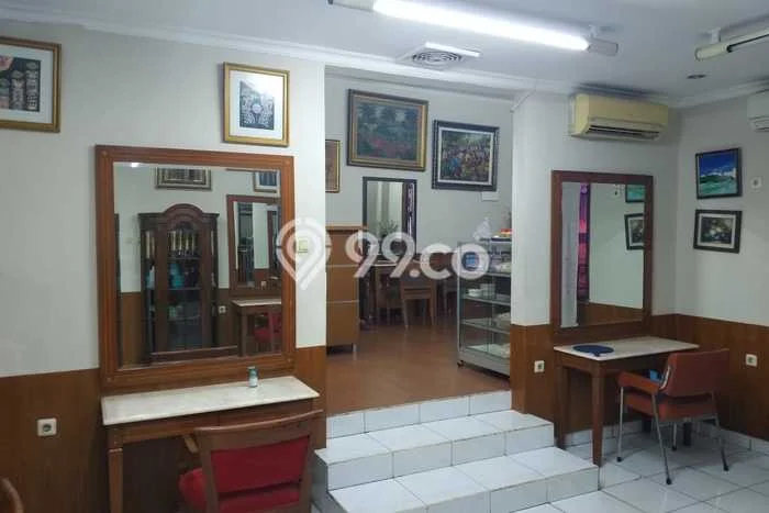 Ready to Use! Premium House LT 296m2 Desain Elegan di Pejompongan Ready to Use! Premium House LT 296m2 Desain Elegan di Pejompongan