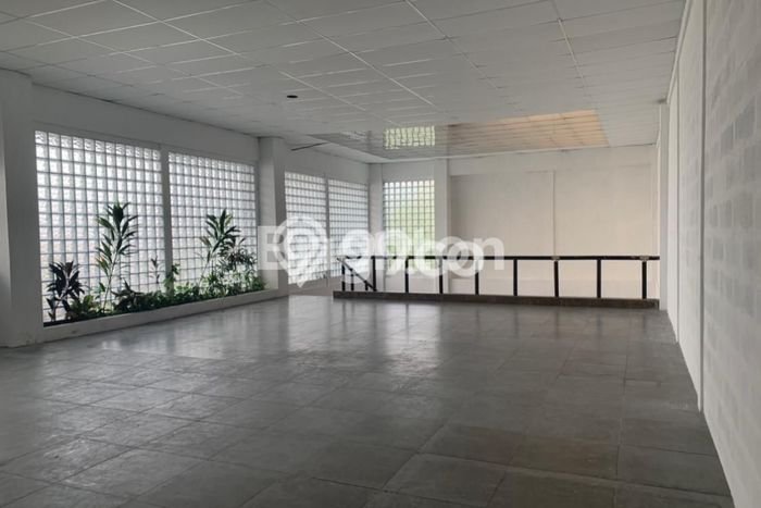 Unit Gudang Disewakan di Alam Sutera di Area Ramai & Strategis Unit Gudang Disewakan di Alam Sutera di Area Ramai & Strategis