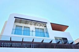 Rumah Luxury Modern Tanpa Renovasi di Kebonsari Surabaya Rumah Luxury Modern Tanpa Renovasi di Kebonsari Surabaya