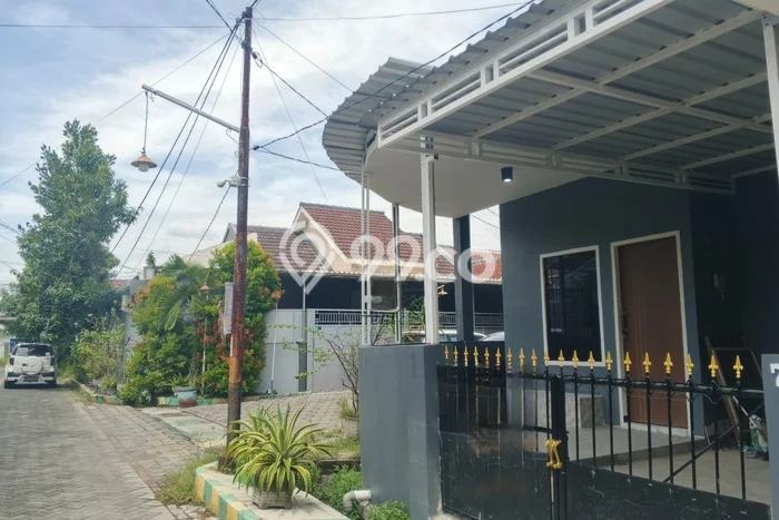 Rumah Bagus Siap Pakai Di Rungkut Luas 105m2 Aman Rumah Bagus Siap Pakai Di Rungkut Luas 105m2 Aman