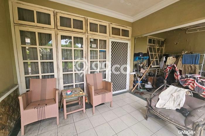 Rumah Modern Minimalis 5 Kamar Bisa Langsung Pindah di Rungkut Rumah Modern Minimalis 5 Kamar Bisa Langsung Pindah di Rungkut