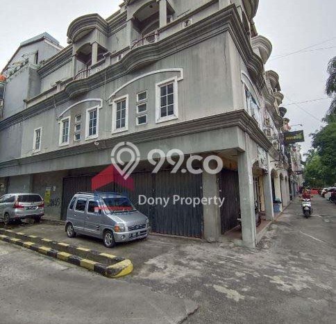 Ruko Dijual di Prime Area Jakarta Barat Luas 240m2 Ruko Dijual di Prime Area Jakarta Barat Luas 240m2