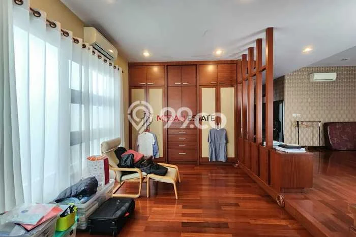 Vila Terawat Kawasan Medan Polonia, Dimensi 330m2m², Kawasan Tenang dan nyaman Vila Terawat Kawasan Medan Polonia, Dimensi 330m2m², Kawasan Tenang dan nyaman