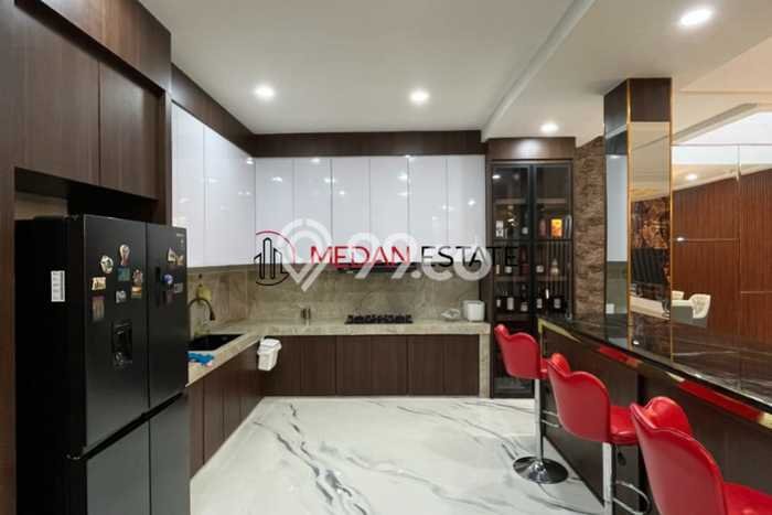 Vila di Medan Polonia, Area 191m2m², Lingkungan Nyaman Vila di Medan Polonia, Area 191m2m², Lingkungan Nyaman