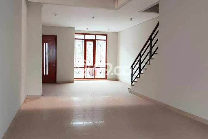 Disewakan Ruko di Pusat Kota Bandung Ramai Strategis Disewakan Ruko di Pusat Kota Bandung Ramai Strategis