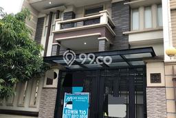 Disewakan! Rumah 5 Kamar Tidur &
5 Kamar Mandi di Pantai Indah Kapuk, Jakarta Utara Disewakan! Rumah 5 Kamar Tidur &
5 Kamar Mandi di Pantai Indah Kapuk, Jakarta Utara