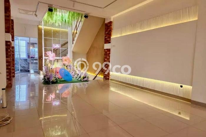 Ruko Dijual di Tangerang Selatan LT 81m2 & LB 243m2 Lokasi Terbaik! Ruko Dijual di Tangerang Selatan LT 81m2 & LB 243m2 Lokasi Terbaik!