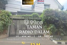 Rumah Luxury Modern Siap Huni di Pondok Indah Jakarta Selatan Rumah Luxury Modern Siap Huni di Pondok Indah Jakarta Selatan