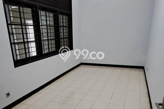 Rumah di Sukajadi, 7 KT, Area Asri, LT 300m2m² LB 250m2m² Rumah di Sukajadi, 7 KT, Area Asri, LT 300m2m² LB 250m2m²