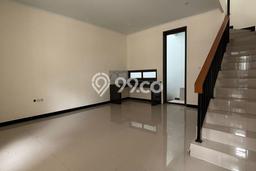 Jarang Ada! Rumah Sewa 2 Kamar Nyaman Siap Huni Taman Kopo Indah Jarang Ada! Rumah Sewa 2 Kamar Nyaman Siap Huni Taman Kopo Indah