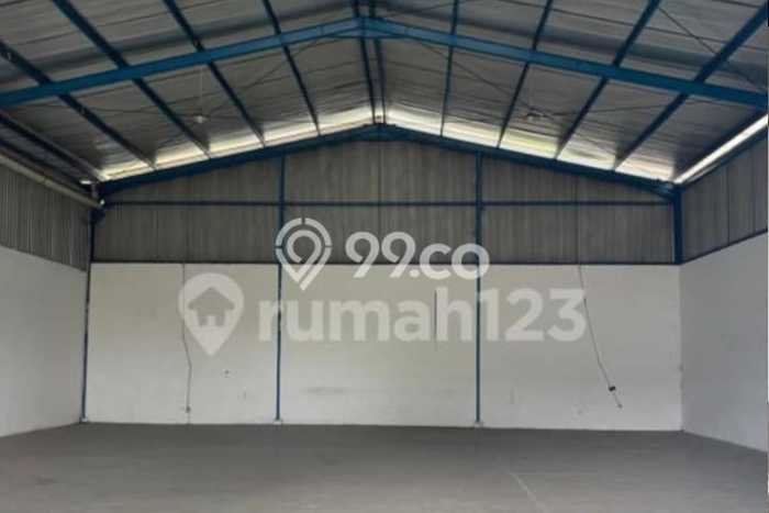 Unit Gudang Disewakan di Leuwi Gajah di Area Ramai & Strategis Unit Gudang Disewakan di Leuwi Gajah di Area Ramai & Strategis