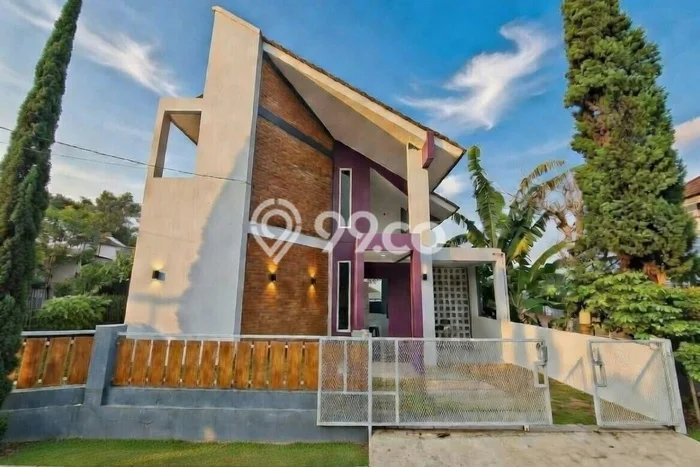 Jual Rumah Favorit Siap Huni LB 187m2 di Mandalajati, Bandung Jual Rumah Favorit Siap Huni LB 187m2 di Mandalajati, Bandung