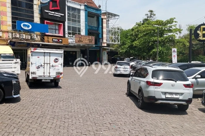 Ruko Disewa di Surabaya dengan LB 300m2 Area Komersial Ramai Ruko Disewa di Surabaya dengan LB 300m2 Area Komersial Ramai